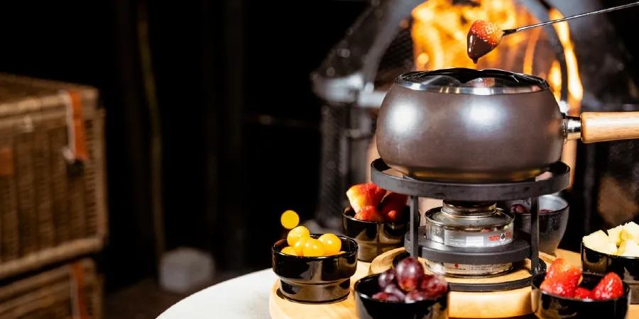 Experiencia fondue Cantú Glamping y Cabañas Paipa Experiencia fondue Cantú Glamping y Cabañas Paipa