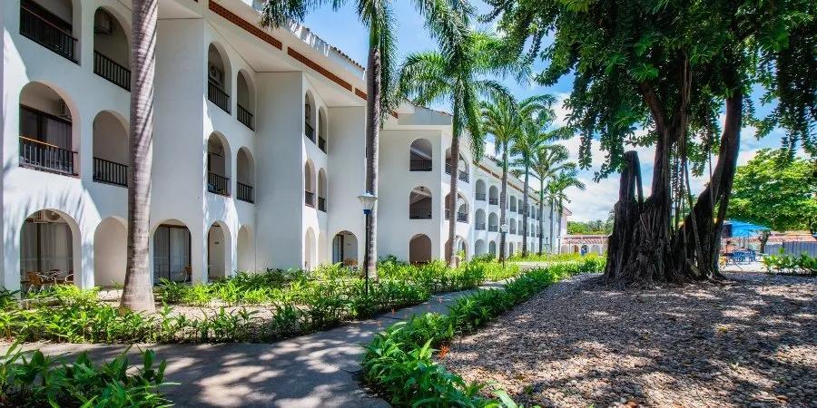 Zona de piscina y habitaciones Hotel Peñalisa Girardot Zona de piscina y habitaciones Hotel Peñalisa Girardot